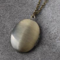 Drožinėta gėlių juostele Locket pakabukas karoliai Vintage žalvario atidarymo nuotraukų dėžutė gray