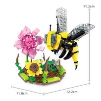 Cute Animals The Insect Collection Butterfly Mantis Bee Snail Building Blocks Kit Bricks Model Toy S