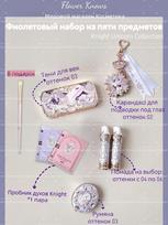 Surprise set Flower Knows Knight Unicorn (3 items) Complete white set: eye shadow, blush, lipstick + eye shadow brush as a gift violetinė