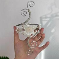 Elegant Hollow Out Iris Flower Bracelet Floral Adjustable Open Arm Bangle Vintage Armlet Armband Arm Accessories A4 gray