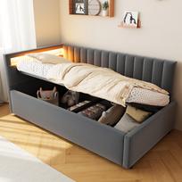 Apmuštas lovos miegamojo sofa 90x200, su LED apšvietimu, hidrauline saugykla, vertikalių dryžių dizainas, šoninės galvūgalės, grotelinis rėmas, veliūro audinys, Pilka 206 x 95 x 68.5 cm pilka