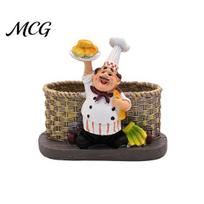Pepper Shaker Salt And Shakers Set, Decorative Resin Chef Statue Spice Non-slip Organizer, Glass Seasoning Holder for Kitchen Dining Centerpiece C