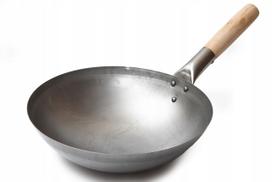 Anglinio plieno wok keptuvė 30 cm, apvalus dugnas, medinė rankena