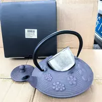 Ketaus arbatinukas su metaliniu sieteliu TR2309B