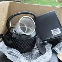 Ketaus arbatinukas su metaliniu sieteliu TR2309A