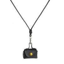 Madingas odinis kaklo papuošalas-krepšelis ausinėms apsaugoti ir monetoms laikyti. Puikiai tinka lauko veiklai, kasdieniam naudojimui. 1 juoda