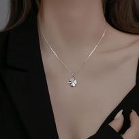 Beixi S925 sidabro keturlapio dobilės karoliai moterims - elegantiškas nišinis dizainas, aukštos kokybės raktikaulio grandinėlė, puiki dovana geriausiai draugei 925 Sterling Silver gray
