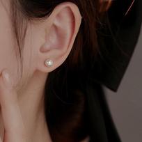 S silver stud earrings are small and exquisite sterling silver pearl stud earrings, ear holes, and ear bone stud earrings for sleeping. gray