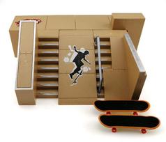 Small Fingerboard Skate Park Kit Skateboard Finger Toys With 2 Finger Skateboards Skatepark Deck Ramp For Young Boys Girls Kids Present beige