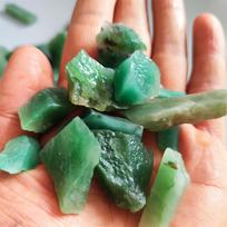 Natural Dulong Jade Green Quartzite Jade Crystal Aroma Diffuser Stone Reiki Healing Crystal Translucent Green Jade Home Decor about 100g šviesiai žalios spalvos