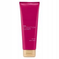 Avon Attraction Closer kūno losjonas 125 ml