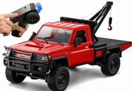Nuotoliniu būdu valdomas „Toyota“ 4x4 vilkikas su gervė