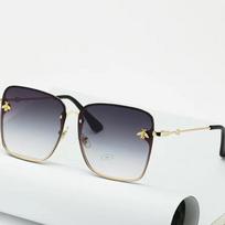 New Geometry Little Bee Sunglasses Women Colorful Square Sun glasses Fashionable rimless Frameless Metal Sunglasses 2025 PC&Metal gray