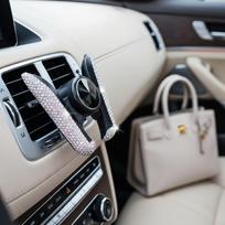Sparkle Bling Car Phone Mount 360° Rotatable Gravity Air Vent Clip Anti‑slip Universal Phone Holder balta