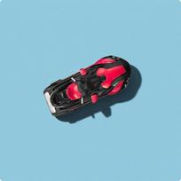 Raudonas motorinės valties modelis