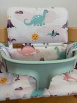 Vandeniui atsparios pagalvėlės Stokke Tripp Trapp, 2in1, su dinozaurų raštu, mėtų spalvos