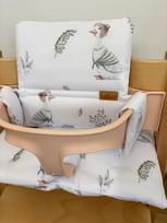 Vandeniui atsparios pagalvėlės Stokke Tripp Trapp, 2in1, baltos su žąsimis