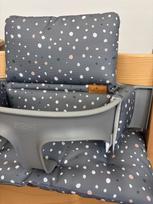 Vandeniui atsparios pagalvėlės Stokke Tripp Trapp, 2 viename, Dots Graphite