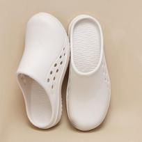New Medicos Shoes Light Weight Scrub Clogs Non-slip Hospital Nurse Shoes Step-in Garden Water Yard Clogs Women Outdoor Slippers 36-37 balta