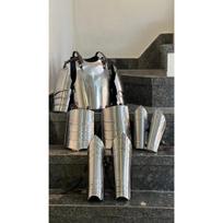 Viduramžių riterio šarvų komplektas Plieninė krūtinės apsauga blauzdų apsaugos rankų apsaugos LARP Cosplay Rankų darbo kostiumas gray