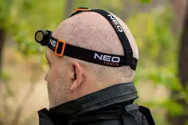 Neo Tools 99-029 2000 liumenų CREE XHP50.2 LED įkraunamas USB žibintuvėlis su galvos juosta