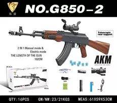AKM šautuvas su vandens kamuoliukais