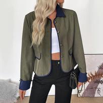 Šis rudeninis retro spalvų blokų ir aplikacijų paltas yra elegantiškas ir aukštos kokybės trumpas paltas moterims S žalia