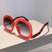 KAMMPT Oversized Round Sunglasses Stylish Vintage Candy Color Frame Women Eyewear 2026 New Brand Design Gradient UV400 Shades as picture shows red
