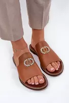 Elegantiškos moteriškos odinės šlepetės su dekoru, rudos