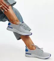 Pilkos spalvos medžiaginiai sportbačiai moterims CROSS JEANS