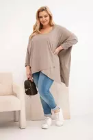 Moteriška Plus Size palaidinė su asimetriniu apačios kraštu ir V formos iškirpte, kapučino spalvos