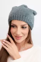Moteriška žieminė kepurė su ausytėmis ir rumbuotu mezgimu K440, tamsiai pilka