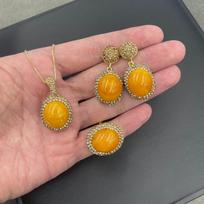 Beeswax Jade Inlaid Three-piece Set, Personalized Medieval High-end Point Diamond Jewelry beige