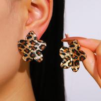 Temperament Leopard Print Geometric Flower Earrings for Women Ladies Vintage Metal Petal Drop Earrings Holiday Jewelry Wholesale leopardas