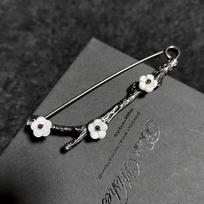 Plum Flower Large Pins For Clothing Metal Safety Pins Jeans Dress Scarf Adjustable Pins gray