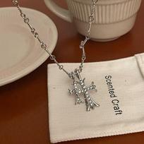 Trendy Double Cross Inlaid Diamond Clavicle Necklace – Vintage Distressed Chain, American Hip-Hop Style. beige
