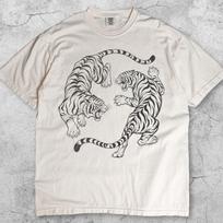 Tiger Tattoo T-Shirt, Vintage Japanese Ink Tee for Men and Women, Circling Big Cats Shirt, Retro Wildlife Animal Lover Gift L white