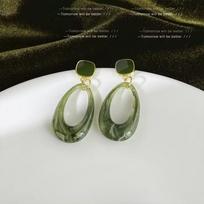 Design sense Matcha green earrings Hong Kong style retro court style temperament stud earrings light luxury high sense geometric oval earrings 925 silver needle