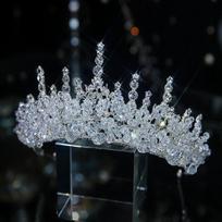 Blizganti kristalinė nuotakos tiara Svaiginanti kristalinė karūna Nuotakos tiara Plaukų vestuviniai aksesuarai sidabras