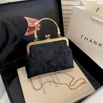 Single-shoulder Handbag with Fashionable Chain, Small-sized, Trendy Cross-body Bag with Shell Design for Women black
