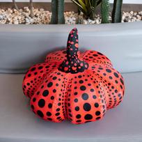 Taškeliais moliūgo žaislas Yayoi Kusama tas pats moliūgo pagalvė-pagalvėlė Helovino dekoracija Lėlė Kūdikis Vaikų žaislai Namų sofos dekoras Pagalvėlė 20cm raudona