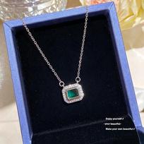Emerald Square Pendant Necklace with Micro-Paved Diamonds - Retro French Style, Versatile Jewelry for a Simple, Stylish Look