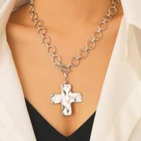 Trendy Hip-Hop Clavicle Cross Necklace: Niche Design Pendant for Women