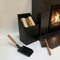 Didelės talpos vidaus/lauko židinio įrankių rinkinys su kampuotu pelenų kibiru, kastuvėliu ir šepečiu 25.5x20x39 cm black