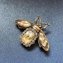 New Women Fashion Luxury Vintage Bee Emerald Insect Brooches Pins Lady Elegant Rhinestone Alloy Retro Accessories Brooches Pin geltona