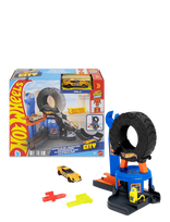 Hot Wheels - City Downtown Tire Shop Playset & 1:64 Scale Toy Car, Speed Snap Track Compatible - Lenktynių trasos - Marga / raštuota