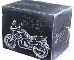 Medinė taupyklė su MOTOR raktu juodos spalvos
