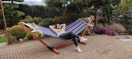 MEDINIS RĖMAS + 2 ASMENYS HAMAKAS 300 KG SODAS