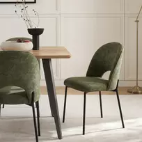 Minkšta žalia moderni valgomojo kėdė juodomis metalinėmis kojomis