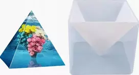 SILIKONINĖ FORMA 15CM PIRAMIDĖS LIEJIMO DERVOS LIEJIMO PLASTIKAS
